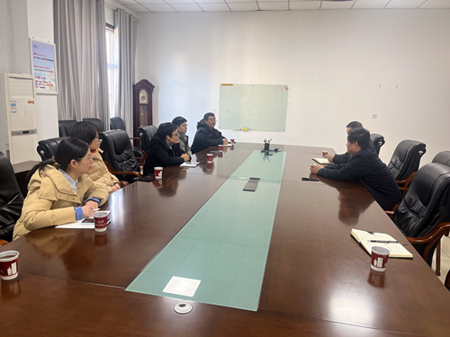 客户来公司考察设备，公司组织产品技术交流会。